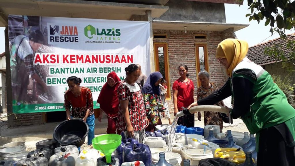 Lazis Jateng Cabang Tegal Menyalurkan Bantuan Air Bersih