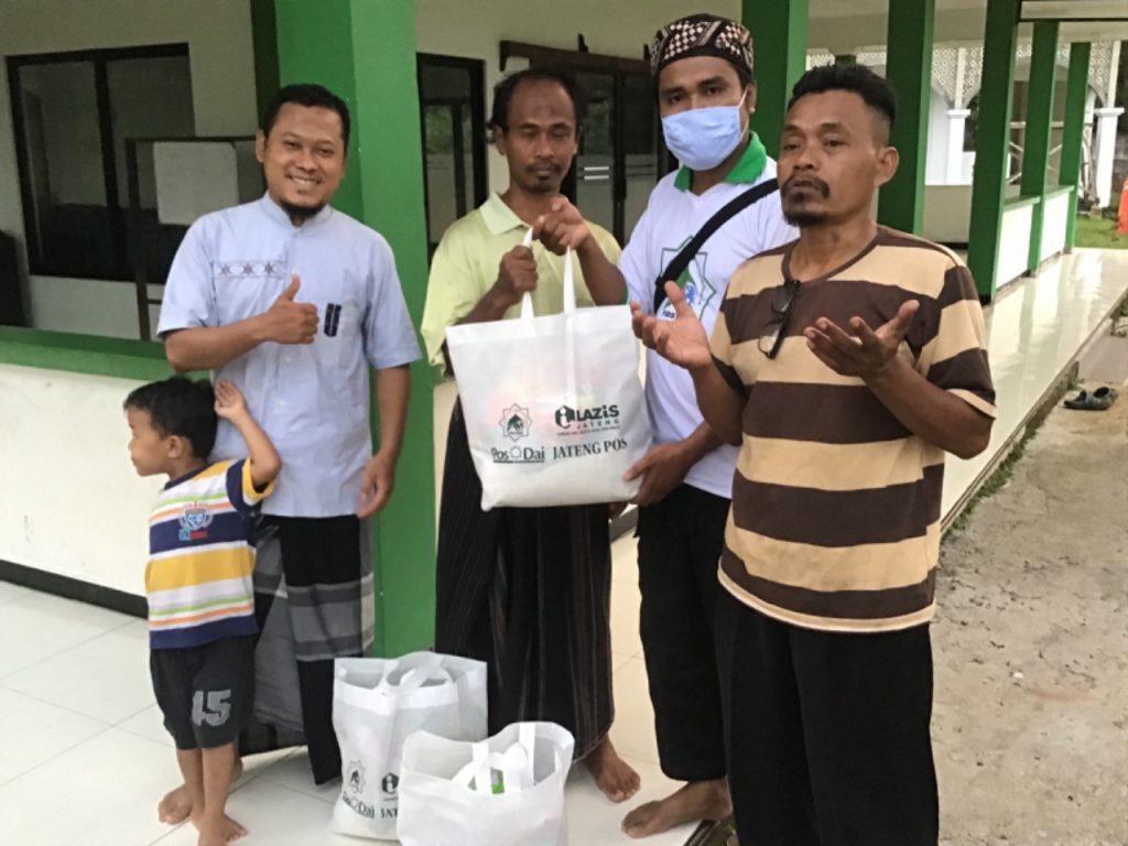 Lagi, Lazis Jateng Bekerjasama dengan FOSTAM Gedawang Distribusikan Puluhan Sembako untuk Marbot Masjid
