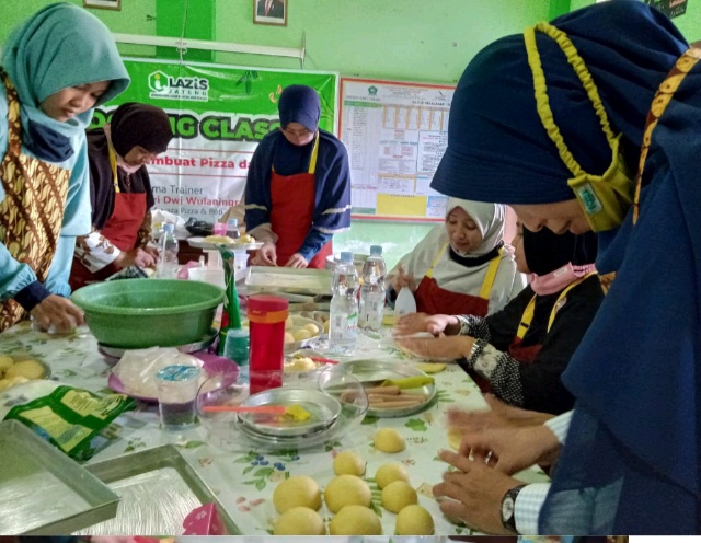 Lazis Jateng Selenggarakan Pelatihan Pembuatan Pizza untuk Guru-Guru di Sragen