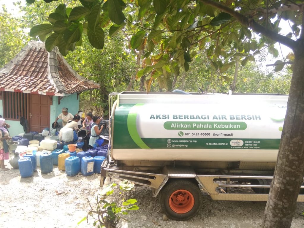 LAZiS Jateng Pasok Air bersih di Daerah yang Masih Kekeringan