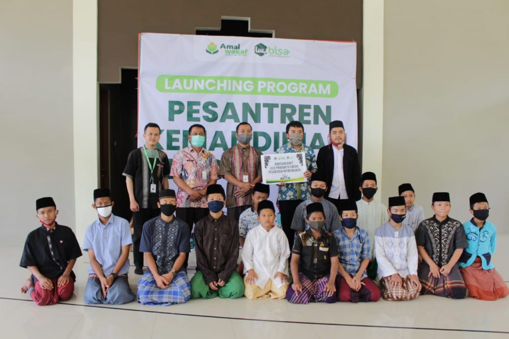 Tingkatkan Kemandirian, LAZiS Jateng Bersama DKP Jawa Tengah Beri Bantuan Pesantren Bina Ihsan
