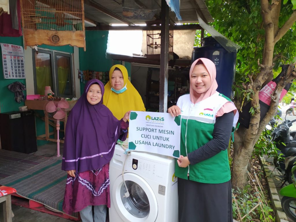 Peduli UMKM, LAZiS Jateng Salurkan Mesin Cuci untuk Usaha Laundry