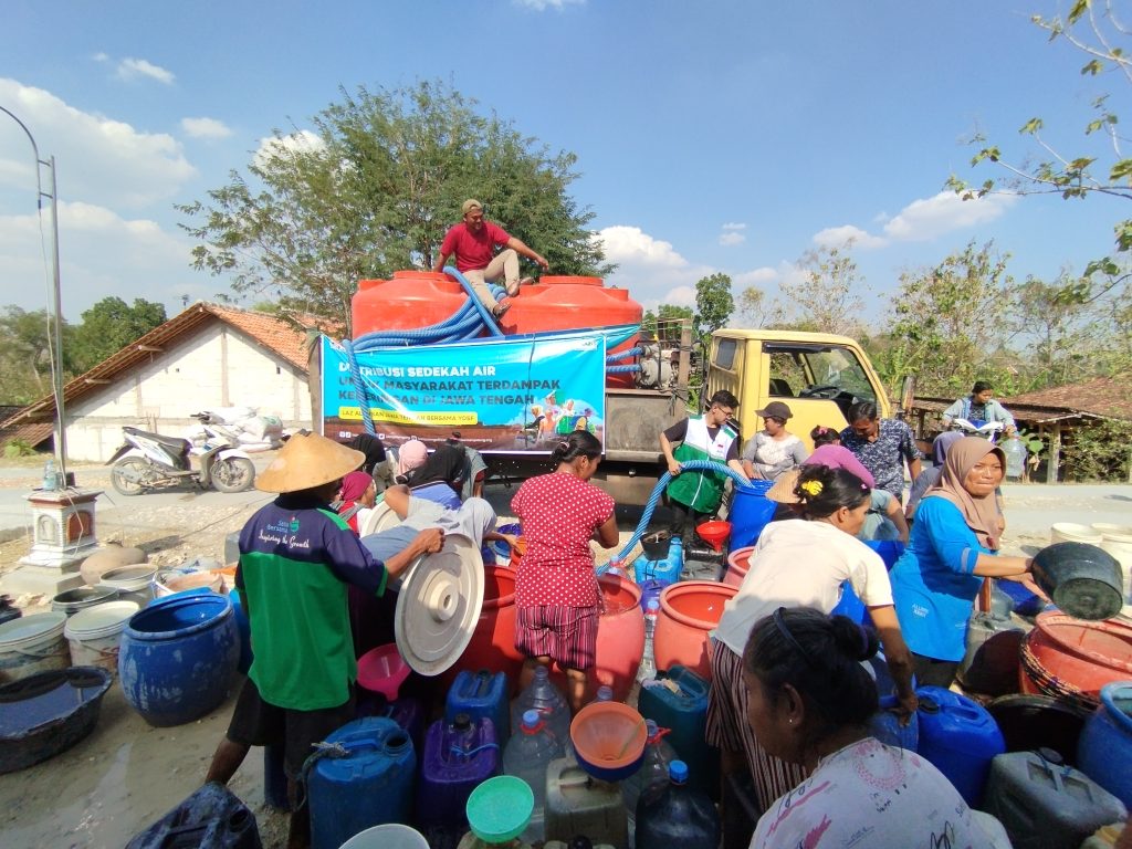 10.000 Liter Air Bersih Darimu, Bahagiakan Saudara Terdampak Kekeringan di Grobogan