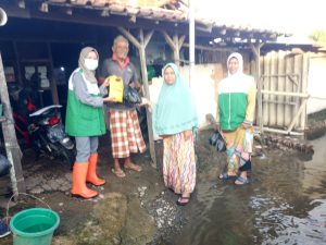 Pekalongan Dilanda Banjir, LAZiS Jateng Sigap Bantu Warga Terdampak