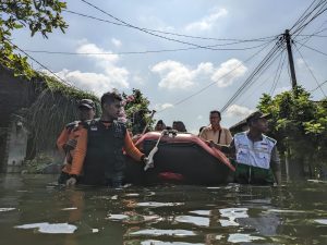 Respon Banjir Demak & Grobogan, LAZiS Jateng Kirim Bantuan untuk Warga Terdampak