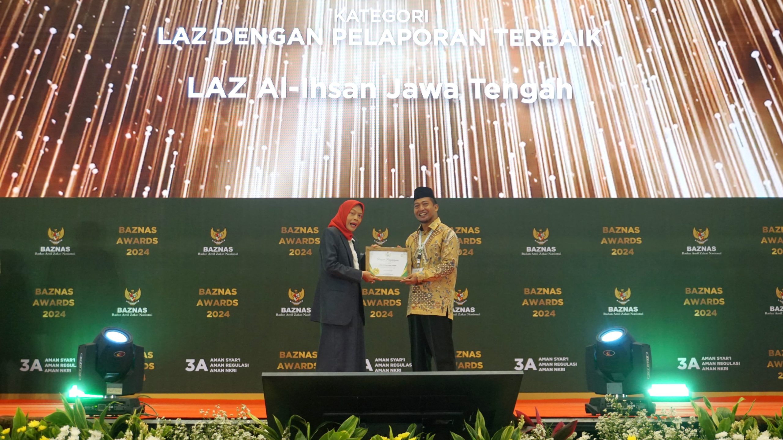 LAZiS Jateng Raih Penghargaan Pelaporan Terbaik LAZ Provinsi BAZNAS AWARDS 2024