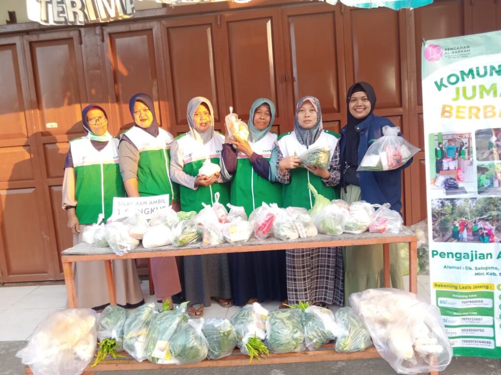 Bagi-bagi Sayur Gratis untuk Masyarakat di KJB LAZiS Jateng Sragen.