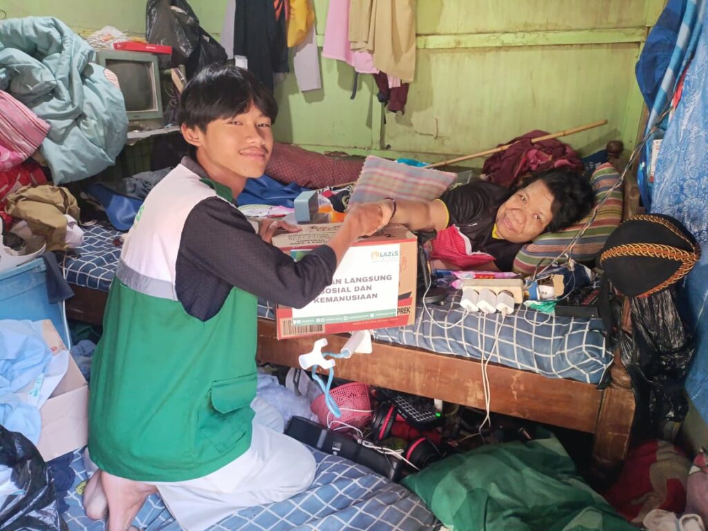 Peduli Sesama, LAZiS Jateng Bantu Masyarakat Pra Sejahtera.