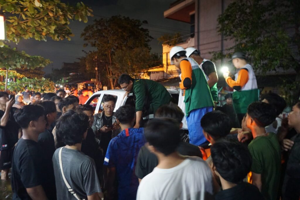 Banjir Semarang Belum Surut, LAZiS Jateng Kembali Bantu Warga Terdampak.