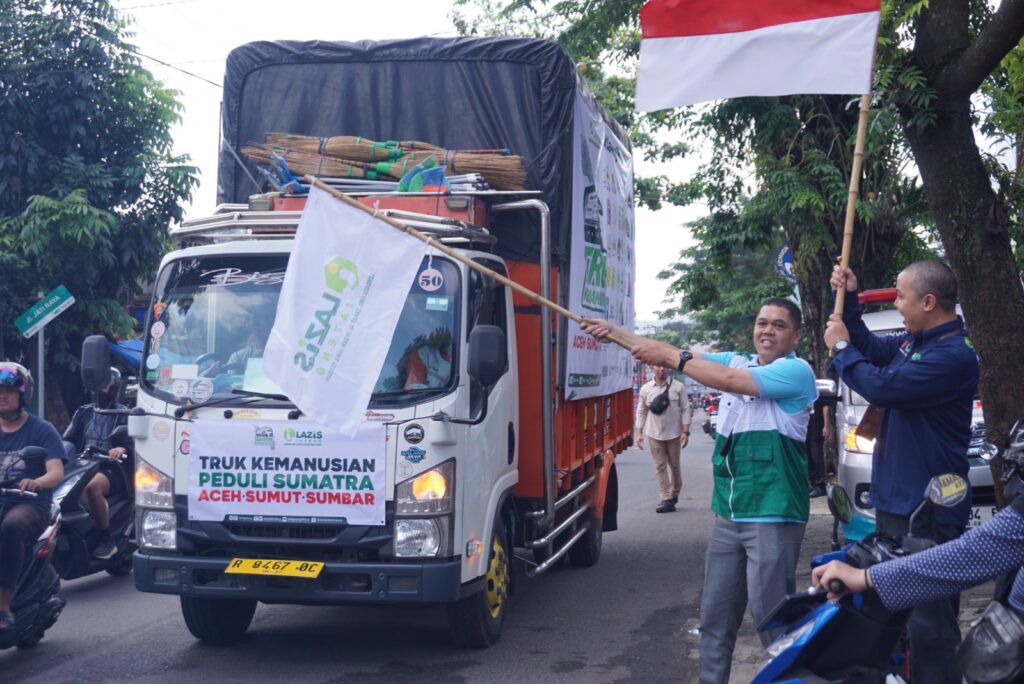 LAZiS Jateng Lakukan Pemberangkatan Truk Kemanusiaan Peduli Bencana Sumatra Jilid Satu