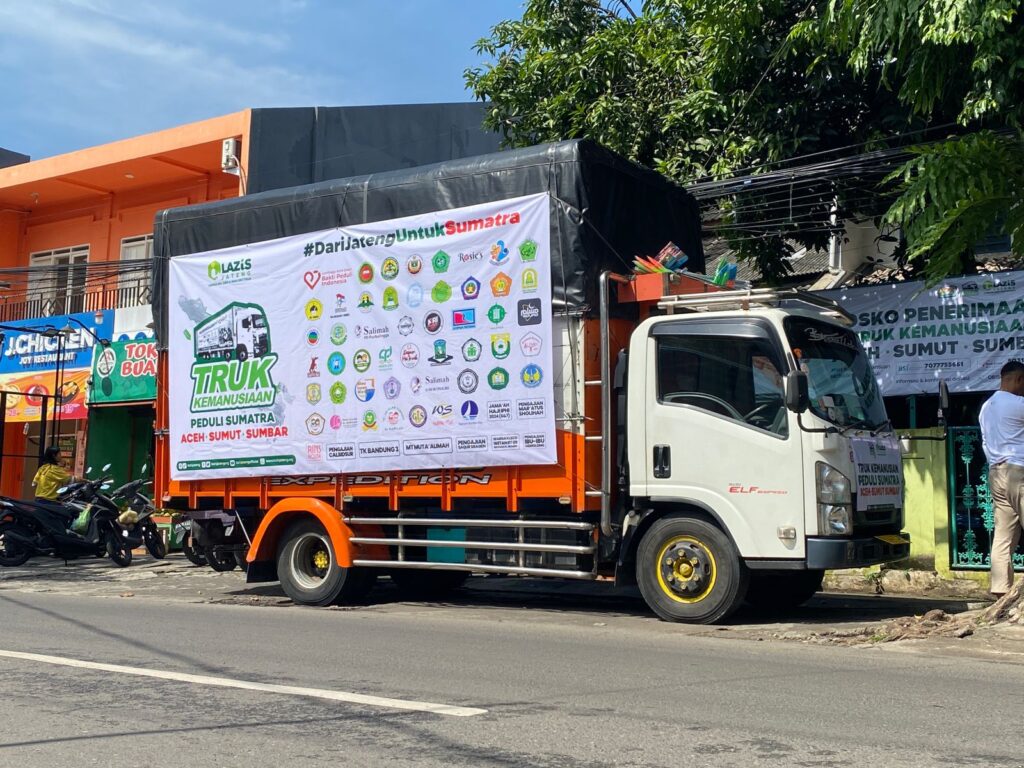 Truk Kemanusiaan Peduli Sumatra 