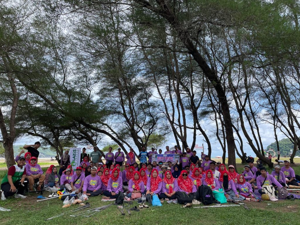 Rekreasi Gembira  di Pantai Teleng, Pacitan Bersama Difabel Berdaya