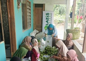 Jelang Ramadhan, LAZiS Jateng Solo Berbagi Sayur dan Al-Qur’an di Desa Guno, Wonogiri