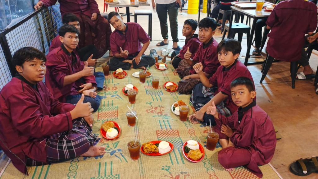 Hangatnya Kebersamaan Buka Puasa Sunah & Santunan Anak Yatim di Solo