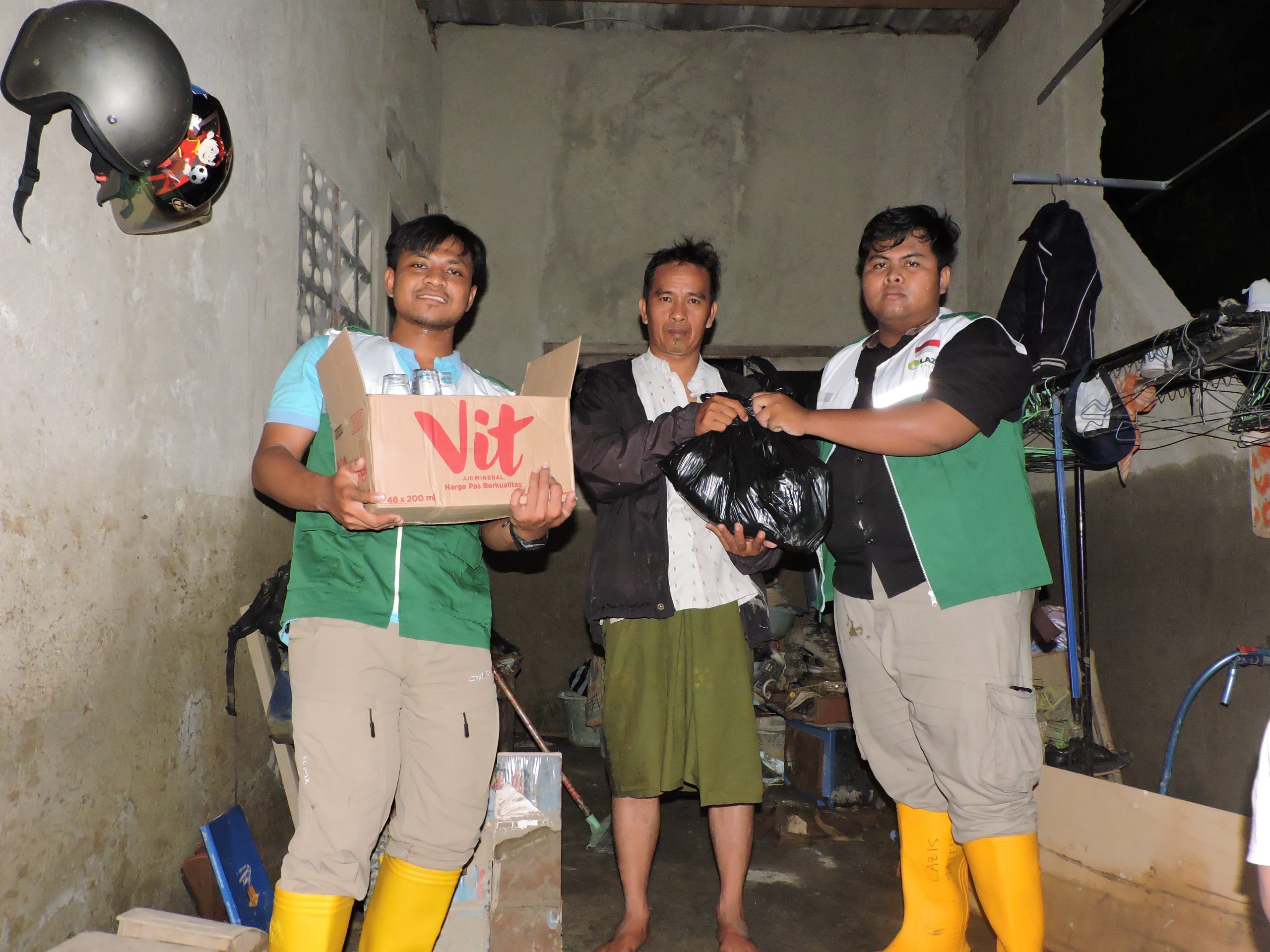 Banjir Melanda Rowosari, Bantuan Hadir Ringankan Warga Terdampak