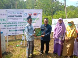 Penyaluran Al-Qur'an untuk TPA dan MasJid sekitar Alasombo