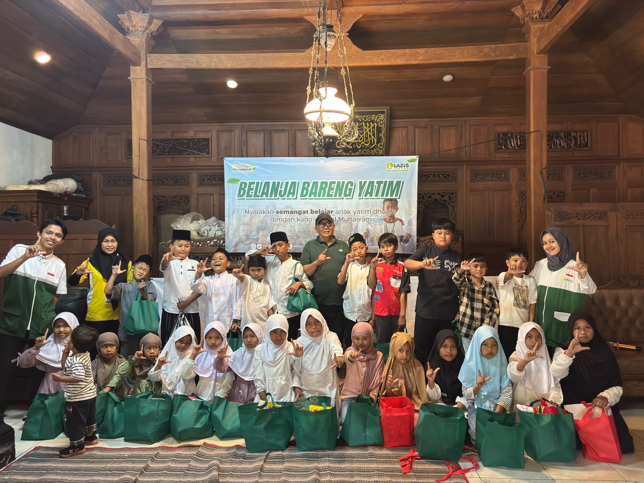 Senyum Bahagia Anak Yatim Warnai Kegiatan Belanja Bersama di Salatiga