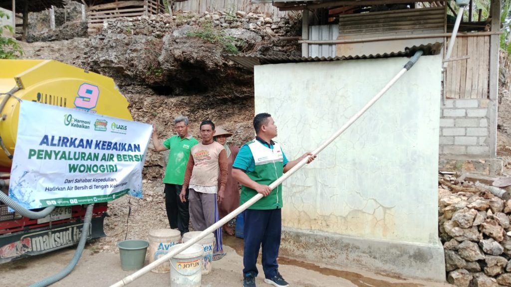 Kolaborasi Bersama UPZ UNS Salurkan Air Bersih bagi 224 KK Terdampak Kekeringan di Wonogiri